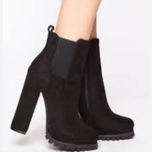 Liliana Black Chunky Elastic Boots Size 9
